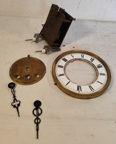 Kleine uhr uhrwerk - uhr, pendel